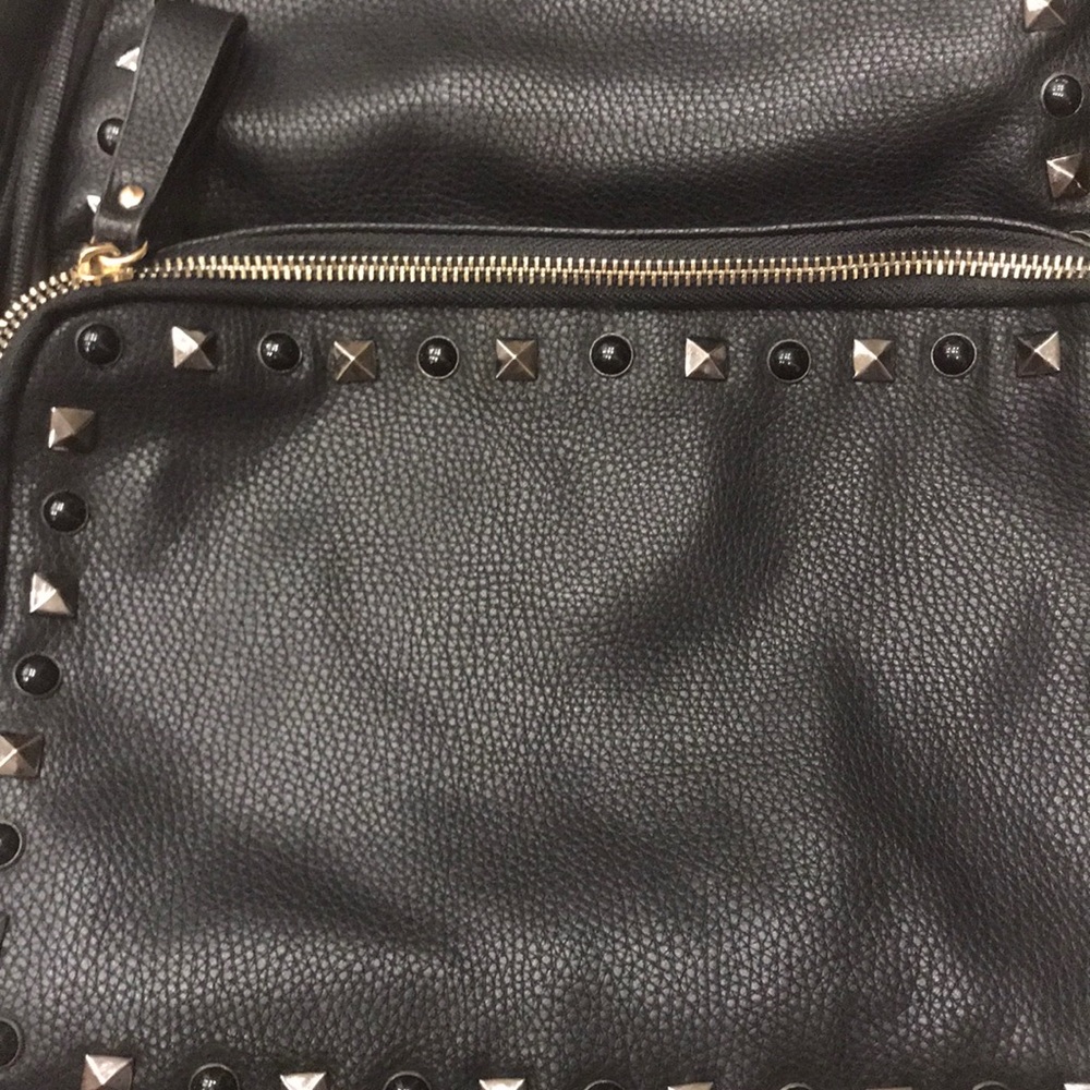 Backpack - Picture 2 of 6